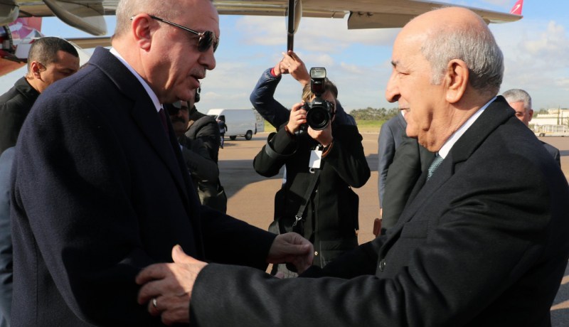 رئيس الجمهورية يتحادث مع نظيره التركي