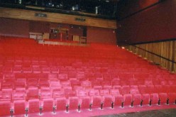 تتويج المسرحي الجزائري هاني محفوظ بمهرجان صيف الزرقاء المسرحي في عمان