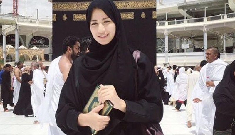 هايدي موسى تؤدي مناسك العمرة