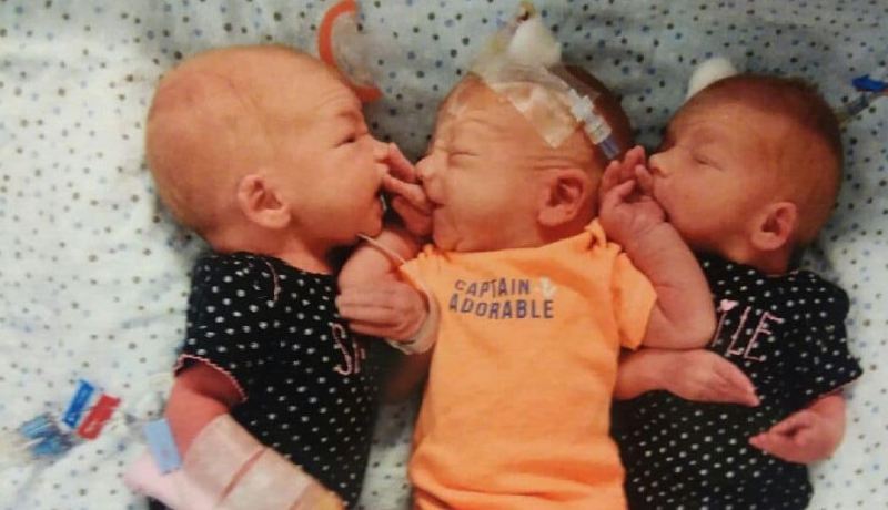 سيدة تكتشف حملها أثناء المخاض وتلد 3 توائم!