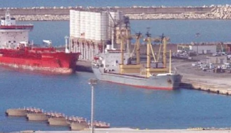 التوقيع على أمر الشروع في الأشغال لإنجاز نهائي للحاويات بميناء جن جن