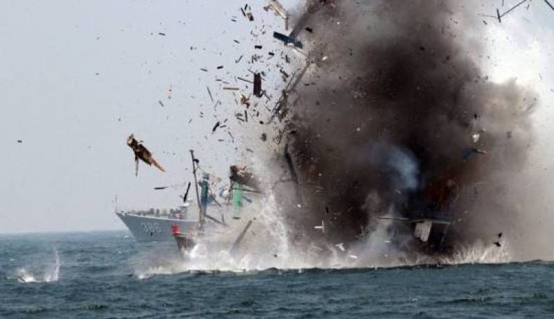 سلاح الجو الليبي يدمر قارب محمل بالأسلحة ببنغازي