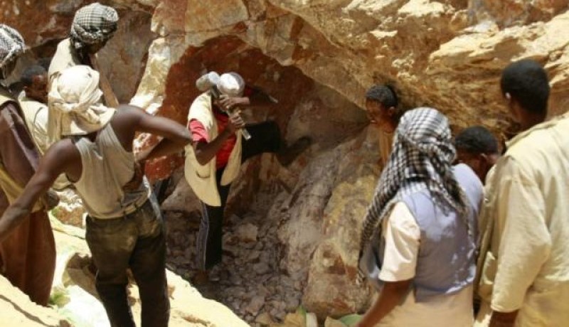 3 قتلى و25 جريحا بعد انهيار بئر للتنقيب عن الذهب بالسودان