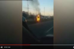 بالفيديو رجل يضرم النار في جسده بعد شجاره مع زوجته