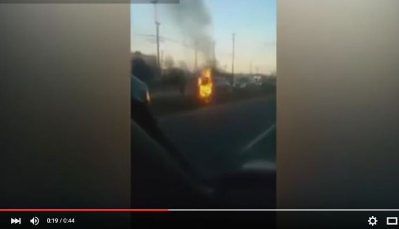 بالفيديو رجل يضرم النار في جسده بعد شجاره مع زوجته