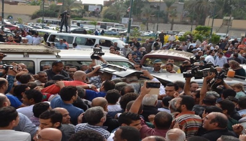بالصور نجوم الفن المصري يودعون الراحل وائل نور