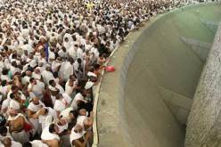 حجاّج البيت الحرام يستعدون لرمي الجمرات في أول أيام عيد الأضحى