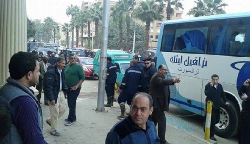 مسلحان يطلقان النار على حافلة سياحية في مصر