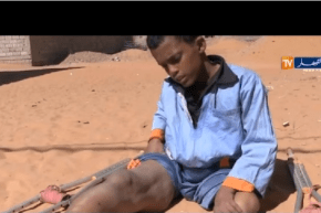 شاهد ..صرخة شاب مصاب بمرض الفيل بأدرار