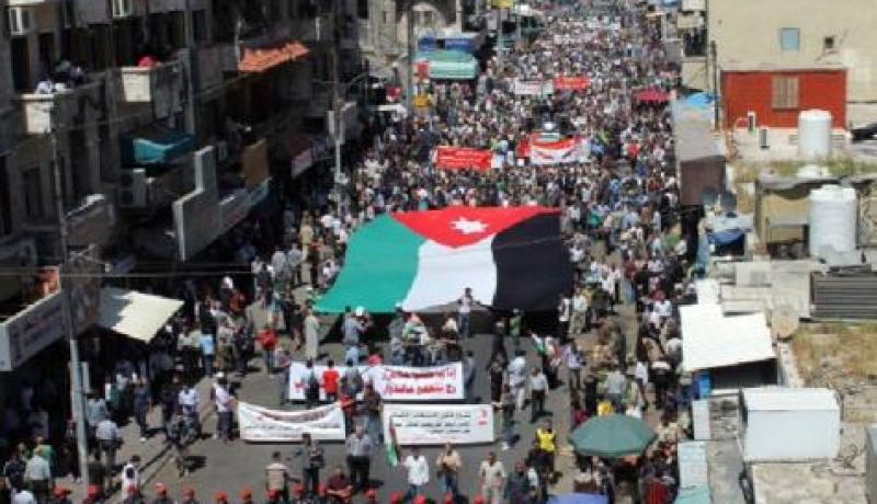 المحتجون بالأردن يحذرون الملك عبد الله من مصير مبارك