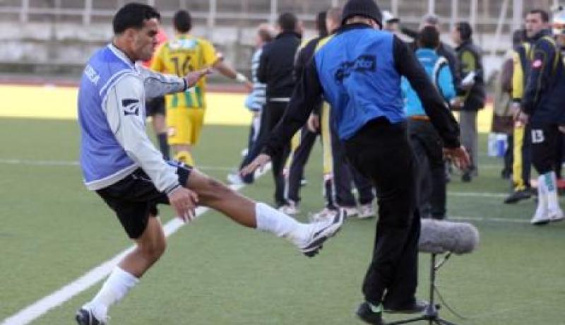 لاعب يعتدي على شرطي ويصفه بـ''الكحلوش'' لأنه من الجنوب