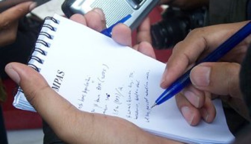 منح الإعتمادات ل 58 صحفي جزائري لتغطية مباراة المغرب-الجزائر