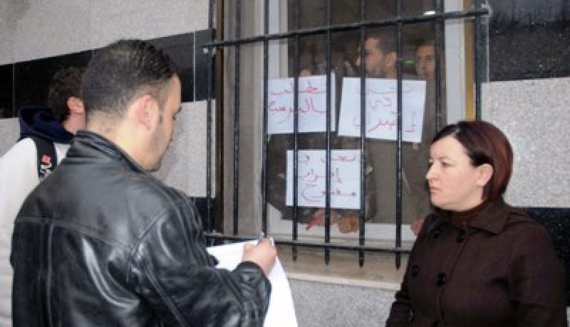 صحافيون يحتلون قاعة تحرير إذاعة البهجة والمدير العام للإذاعة يصفها ''بغير الشرعية''