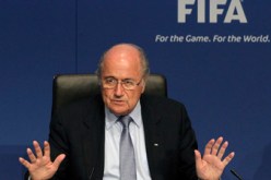 جوزيف بلاتر يحذر قطر من تجنيس منتخبها في المونديال