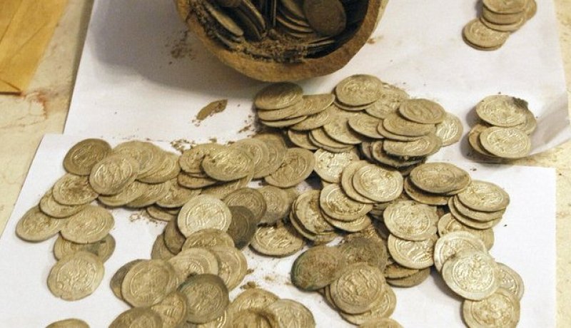 حجز آثار وقطع نقدية ثمينة في برج بوعريريج
