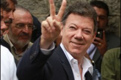 سانتوس يتولى الرئاسة الكولومبية بعد بوادر مصالحة مع كاراكاس