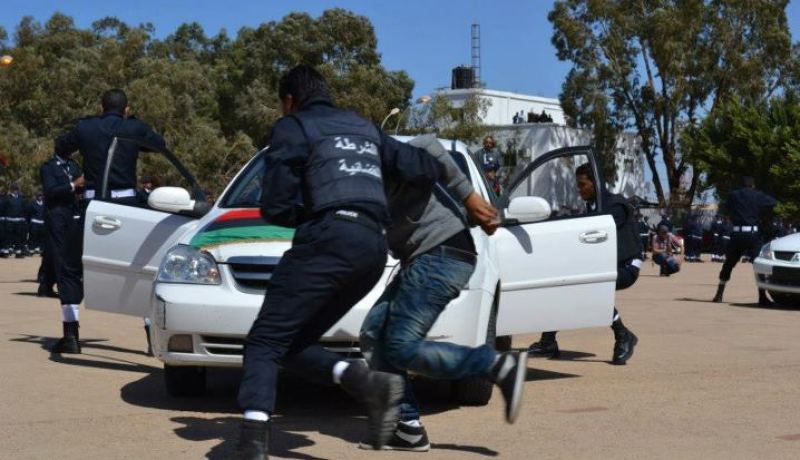 العدل الليبية : مقتل شخص وإصابة إثنين خلال خطف سجين