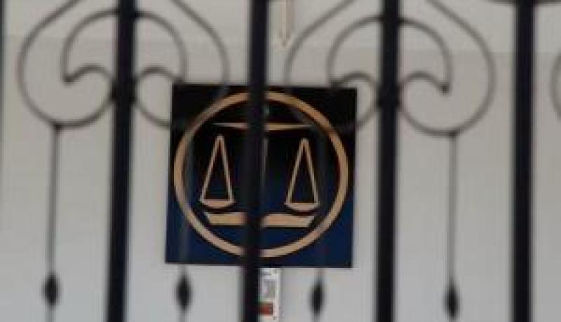 عنصر دفاع ذاتي‮ ‬يصيب فتاة ببندقيته خلال مشادات في‮ ‬وهران