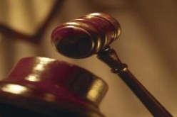 يدخل الحبس لتمزيقه الدفتر العائلي في وجه زوجته