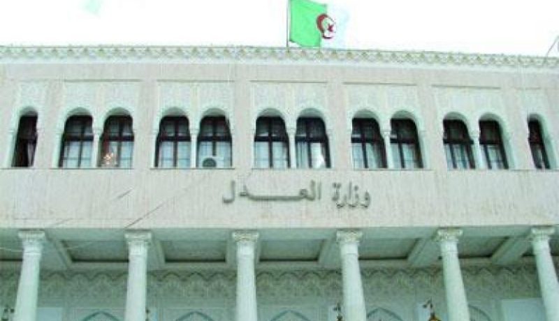 وزارة العدل تفتح تحقيقا إداريا أوليا في مسابقتي الموثقين والمحضرين القضائيين