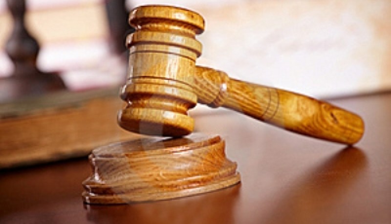 سيدة من الدار البيضاء تضبط ابنتها القاصر رفقة عشيقها في منزلها