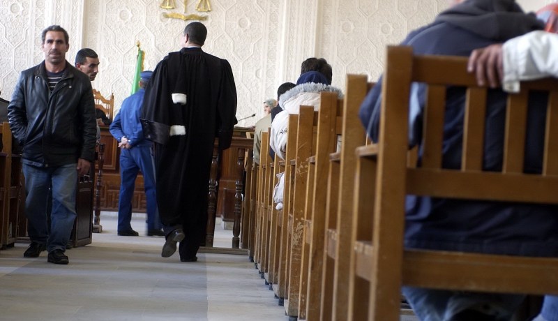 رجل أعمال متهم بتزوير صك لسحب 500 مليون من رصيد شريكه السابق في وهران