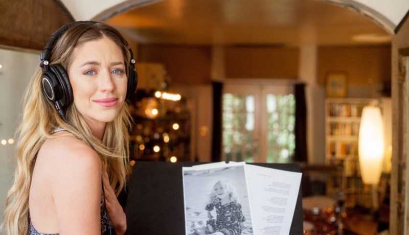 فنانة عالمية تلقى حتفها في نفس المكان الذي توفي فيه والدها