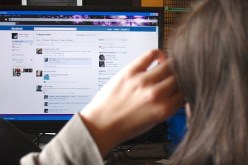 شابان يعرضان أسلحة للبيع على صفحة «فايسبوك» تحمل اسم وصورة ضابط شرطة!