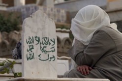 المحسوبية تلاحق الأموات قبل أن يواروا الثرى والخدمات تقدم لهم حسب المبلغ المالي المدفوع : قبر المسلم بعد 5 سنوات يصبح ملكا للدولة وقبور الأجانب لا يتنازل عنها إلا بعد 30 سنة