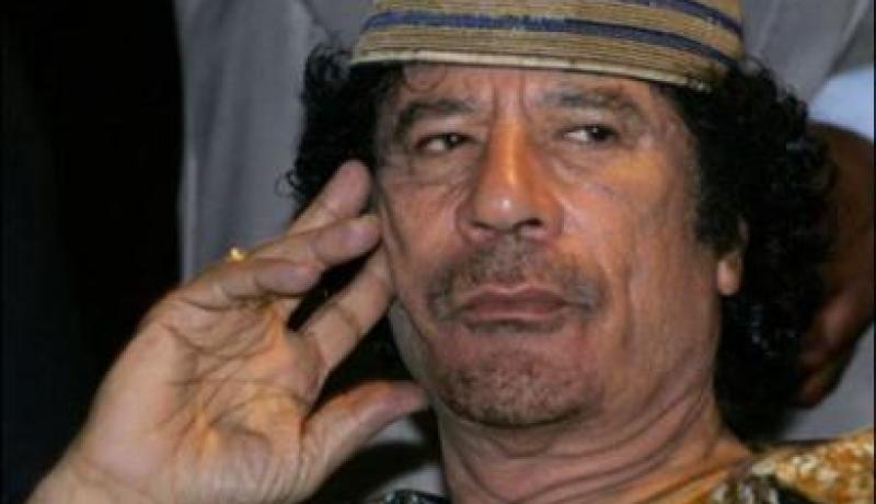 معمر القذافي يعرض الجنسية الليبية على التوارق