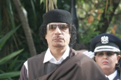 العشرات من انصار القذافي يتظاهرون في وسط طرابلس