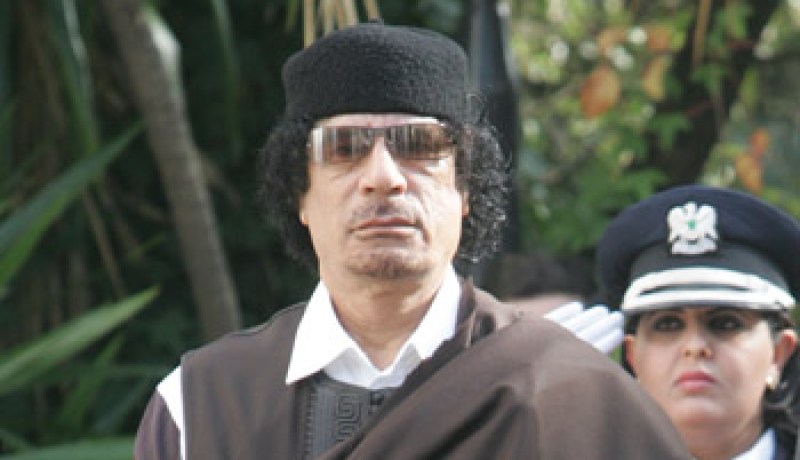 العشرات من انصار القذافي يتظاهرون في وسط طرابلس