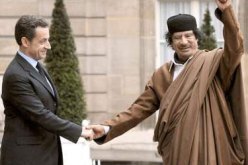 جريدة مجمع داسو للأسلحة تدافع عن زيارة العقيد