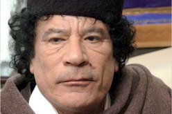 القذافي يفاوض الثوار للتنحي والخروج من ليبيا سالما