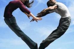 من تهديني قلبا مفعما بالحب أهديها اسمي وعمري وكل ما أملك