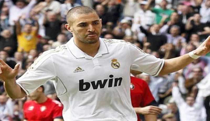 كريم بن زيمة‮ ‬يتوّج بلقب أفضل لاعب في‮ ‬فرنسا