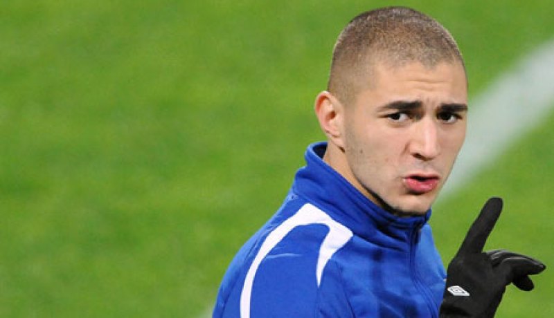 بن زيمة يعترف بأنه لا يردد النشيد الوطني الفرنسي