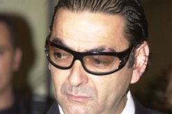 أخبار النجوم: كريم زيناسني يكرم من أبناء حيه