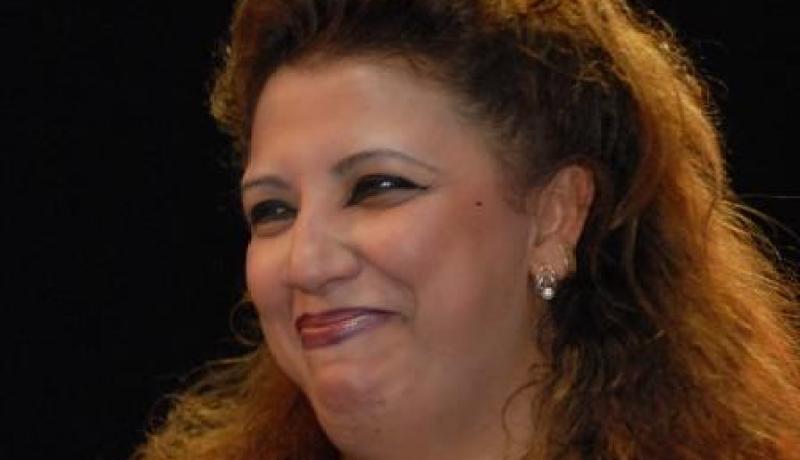 ''لا تقارنونا بأصالة أو تامر حسني لأننا لا نعيش كالسلاطين مثلهم''