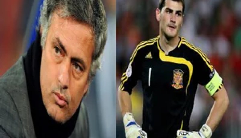 مورينيو ينفي ما تردد عن خلافه مع كاسياس