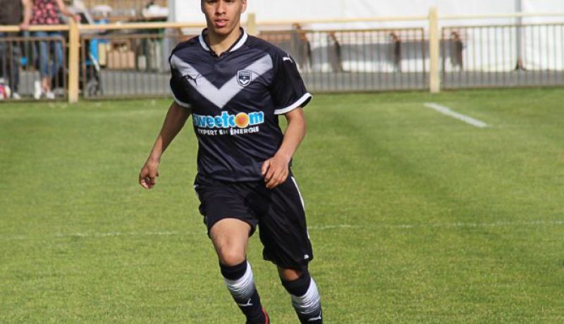  “بوردو” يُسرح لاعبه الجزائري الصاعد!!