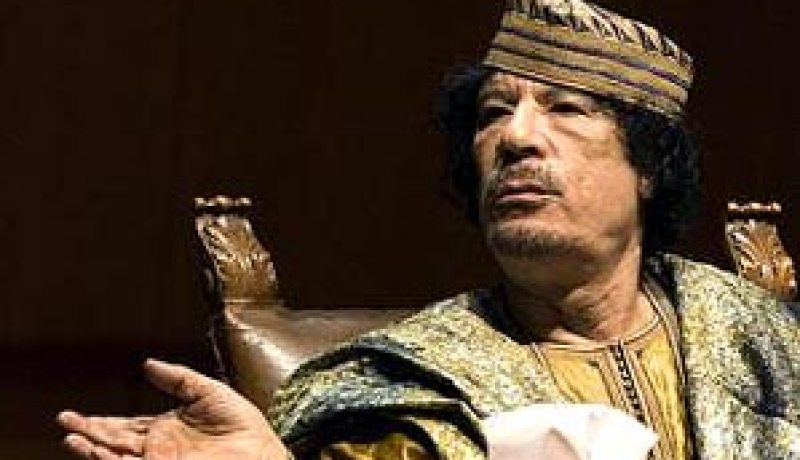 القذافي يتهم سويسرا بدعم الإرهاب ويقترح تفكيكها وتقسيمها على جيرانها!