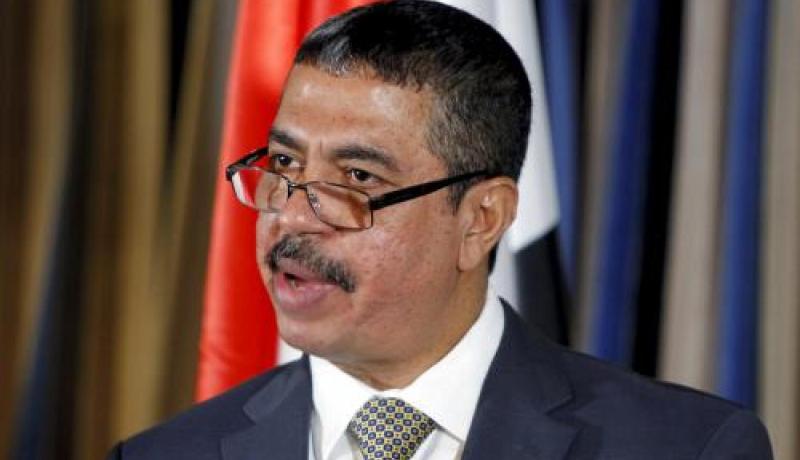 الحكومة اليمنية تعقد اجتماعا طارئا بشأن الهجومات التي استهدفت فندق القصر
