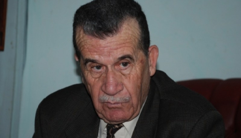 الخطيب جزائري لا يملك نقّالا