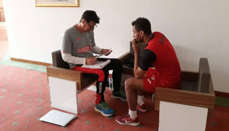 فروجي يُبرمج إجتماعات فردية مع لاعبيه في تربص تونس