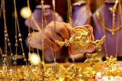 تراجع أسعار الذّهب مع ارتفاع الدولار