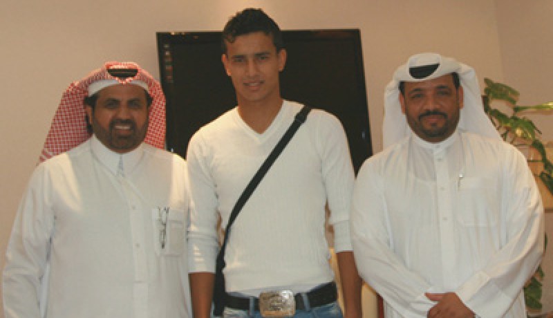 لم أهدد أبدا الإتحادية الجزائرية بـــاللــــعب لمنتخــــــــب قطـــــــــــــــــر
