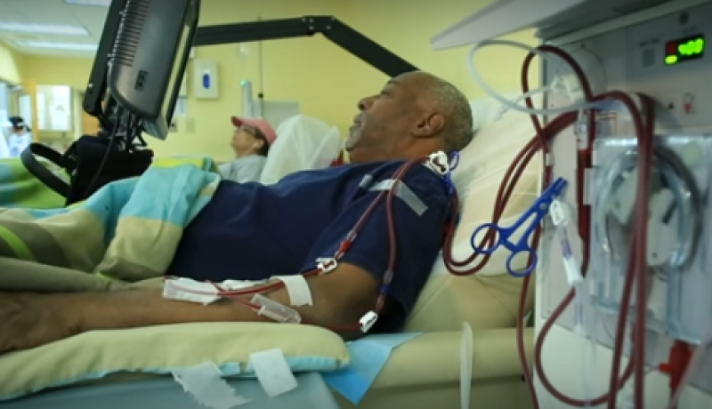 بالفيديو.. طبيب أمريكي يبتكر شريحة لعلاج الكلى دون غسيل أو زرع