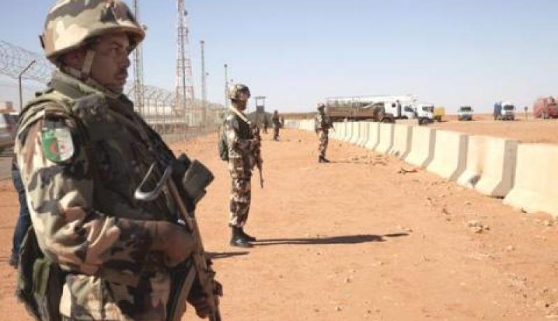 الجيش يوقف مهربا كان على متن شاحنة محملة بقنطار من التبغ في بسكرة