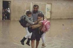 بالصورة شهامة أستاذ تلهب شعور رواد مواقع التواصل الإجتماعي